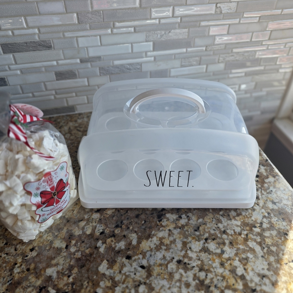 🆕️RAE DUNN Clear Cupcake Carrier with Handle
